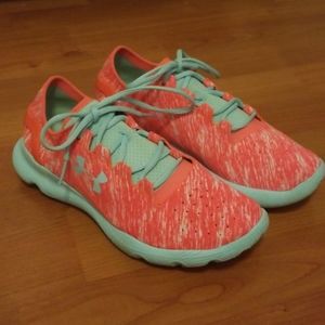 Under Armour Sneakers